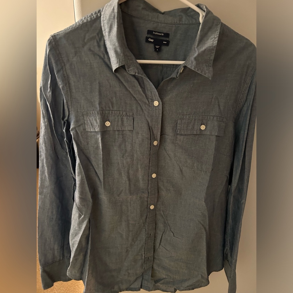Women’s Gap button down shirt size L